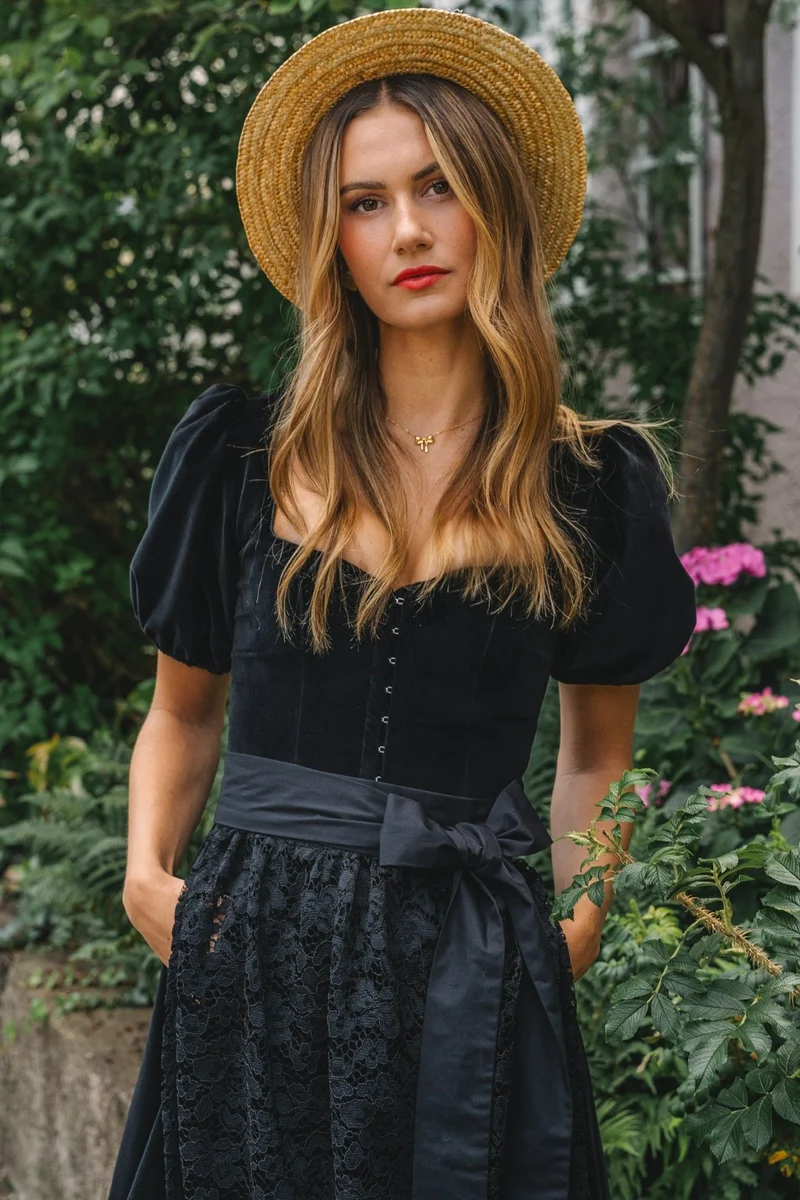 SAMT DIRNDL BLACK VELVET EDITION FOLKLORE SCHWARZ MIT 2 SCHÜRZEN