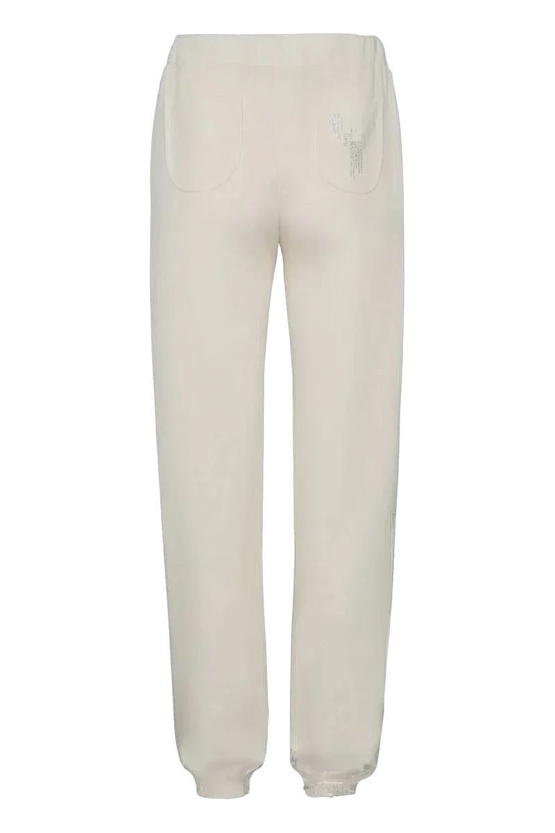 MODELL: GUNDULA