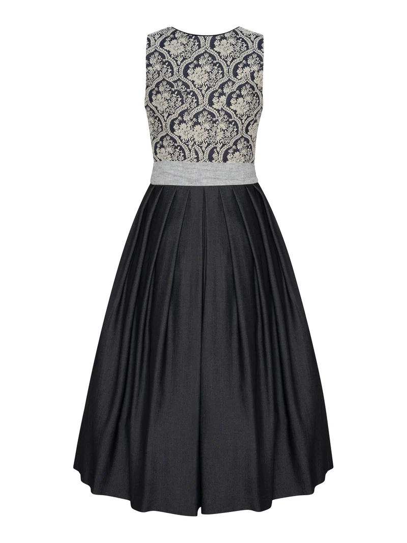 Dirndl mit Jacquardoberteil und Streifenschürze