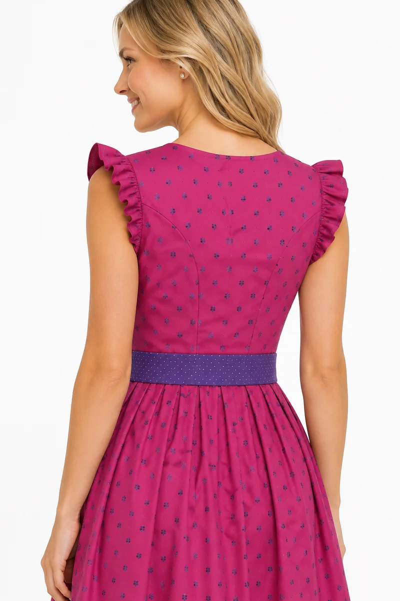 Sommerliches Dirndl mit Tupfen-Schürze in pink