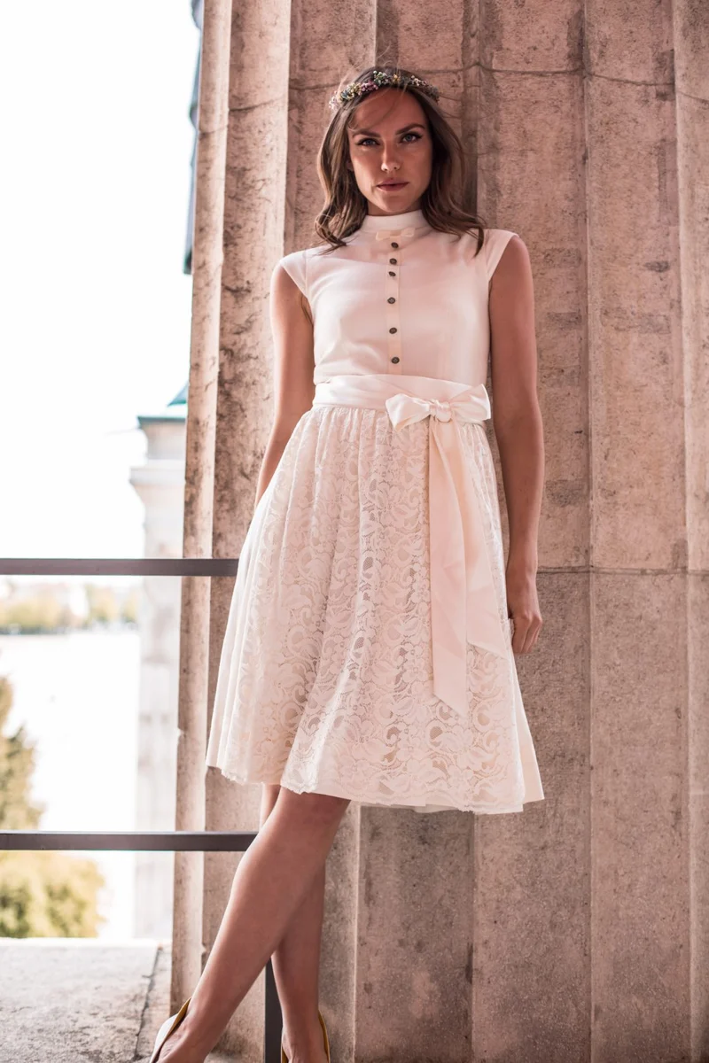 HOCHZEITSDIRNDL LACE AND BOW CREME