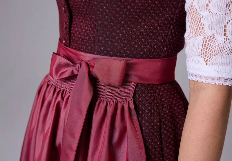 Klassisches Jacquard-Dirndl mit Taftschürze