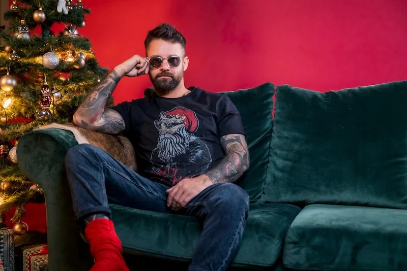 MODELL: MERRY CHRISTMAS