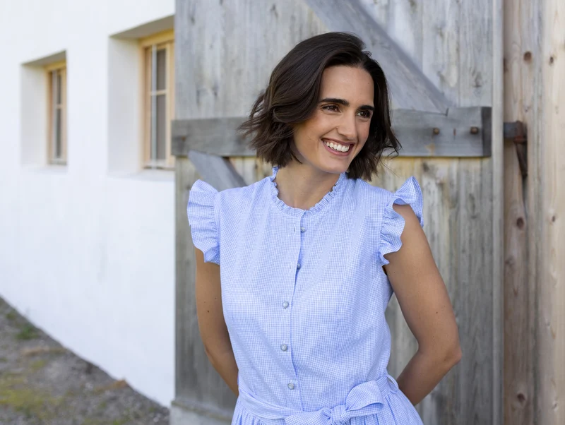 Ärmelloses Sommerkleid aus Vichykaro mit Rüschen