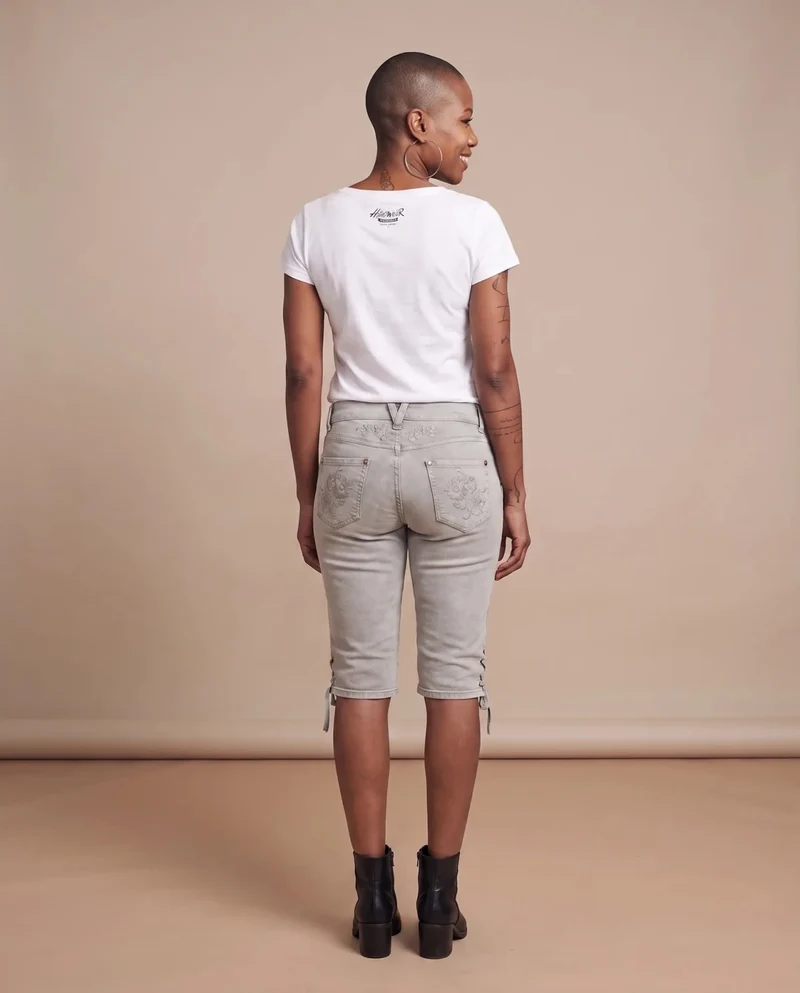 MODELL: OVIDA BERMUDA
