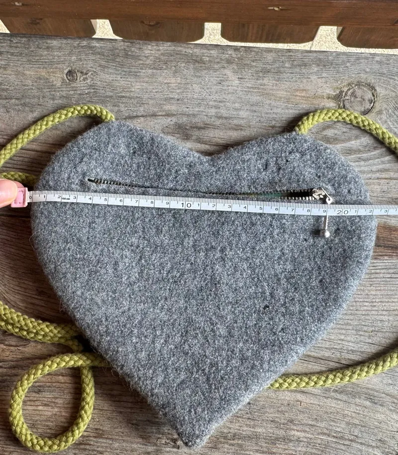 Handtasche, Umhängetasche, Crossbody, Filz, Herz, grau