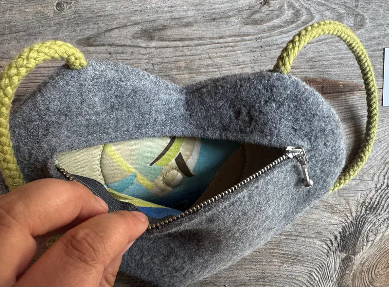 Handtasche, Umhängetasche, Crossbody, Filz, Herz, grau