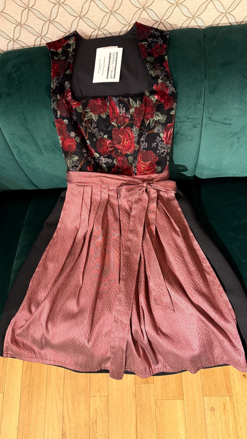 Dirndl Goldstich Samt Blumen schwarz/weinrot 65cm