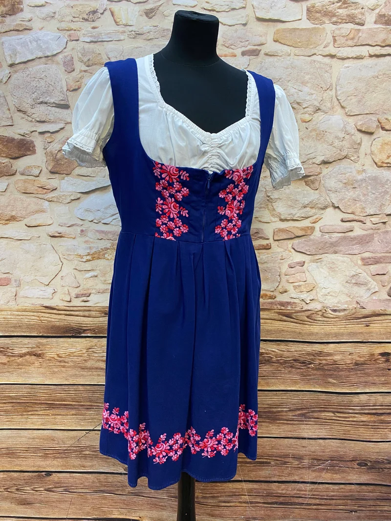 Vintage Dirndl Gr. 42 Blau mit Rosenstickerei, Bluse & pinker Schürze