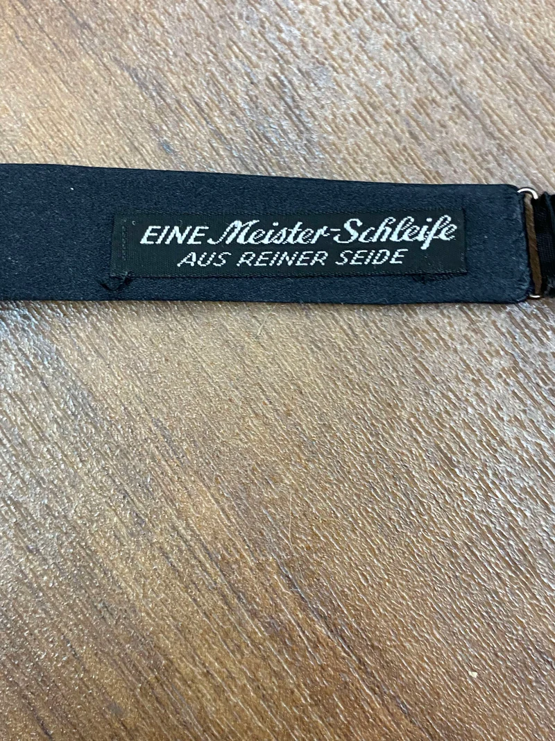 20er Jahre Herren Anzug Gr. 106 – dunkelgrüner Smoking mit Seidenfliege