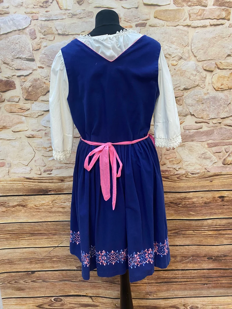 Vintage Dirndl Gr. 46/48 Dunkelblau bestickt mit Bluse & rosa Spitzenschürze