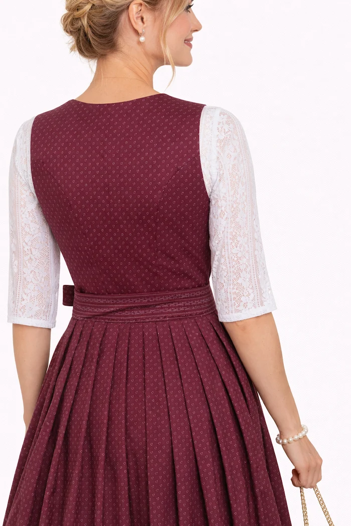 Dirndl aus Baumwolle mit Streifenschürze
