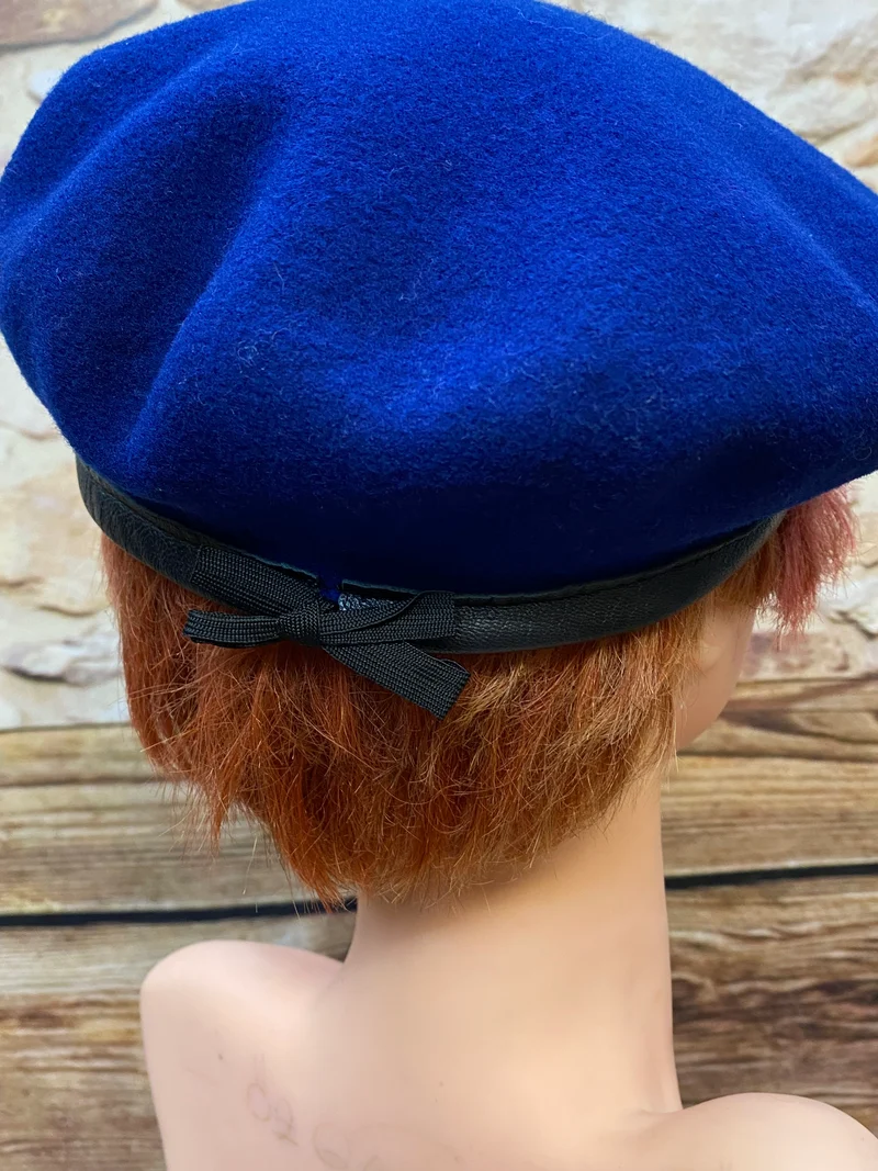Blaues Vintage Barett aus 100% Wolle