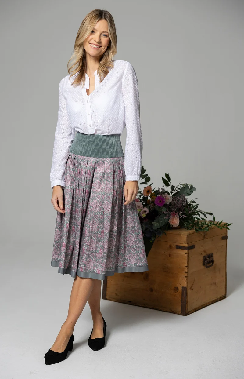 Stehkragenbluse allover bestickt