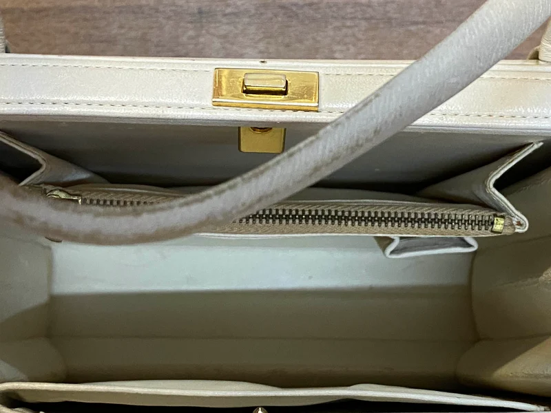 Vintage Handtasche Creme mit goldfarbenem Verschluss