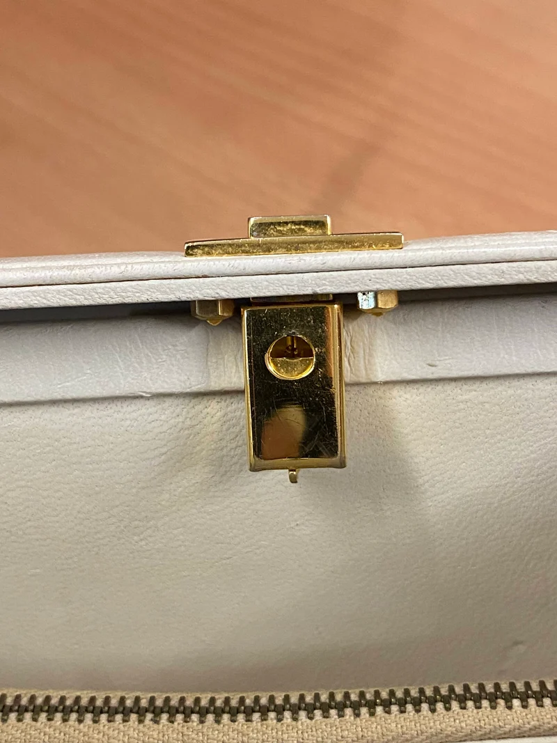 Vintage Handtasche Creme mit goldfarbenem Verschluss