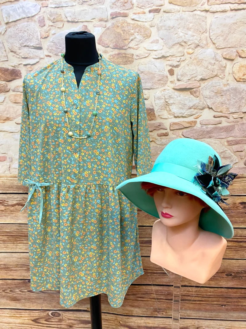 20er Jahre Damen Outfit Gr. 42 | Kleid mit Hut & Kette