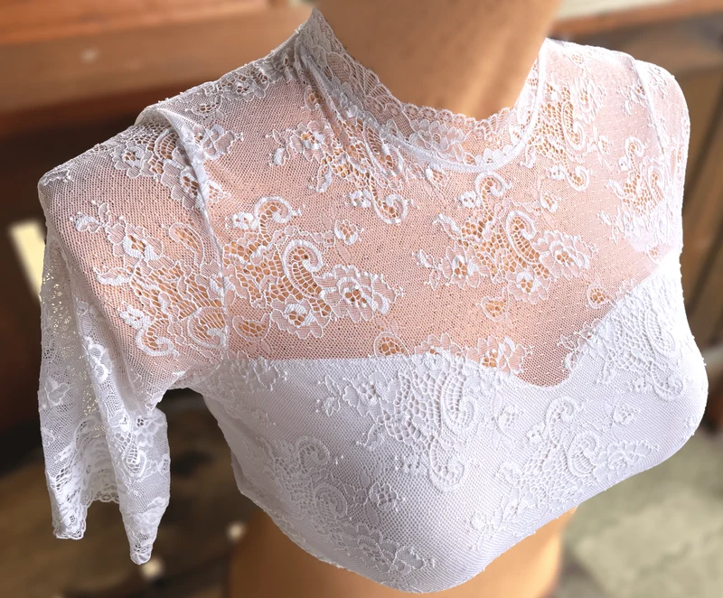 Dirndlbluse Nina von C., Marina, weiß, halbarm, hochgeschlossen, Blüten