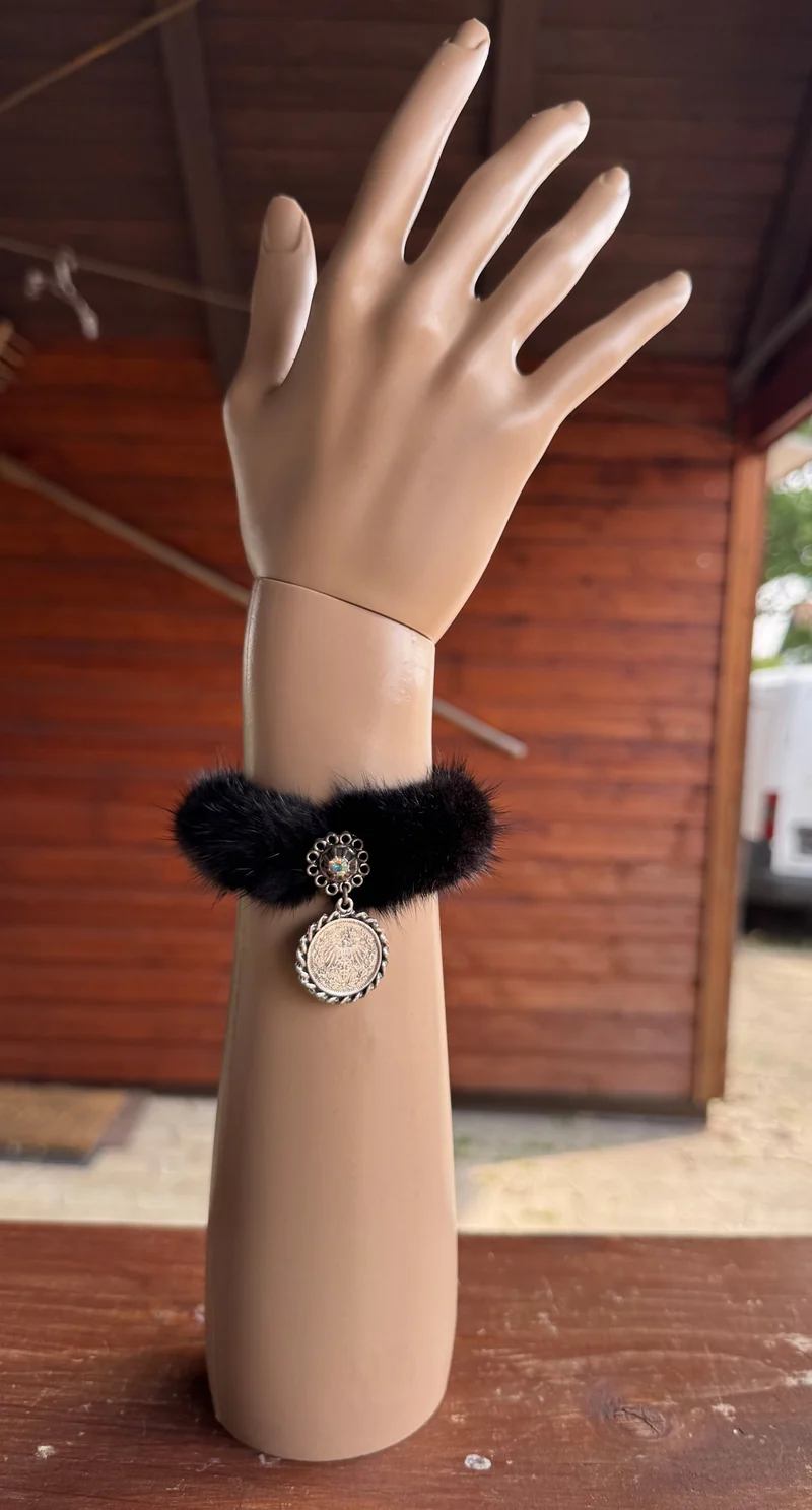 Trachten Armband, schwarz, Fell, Münze, Pelz