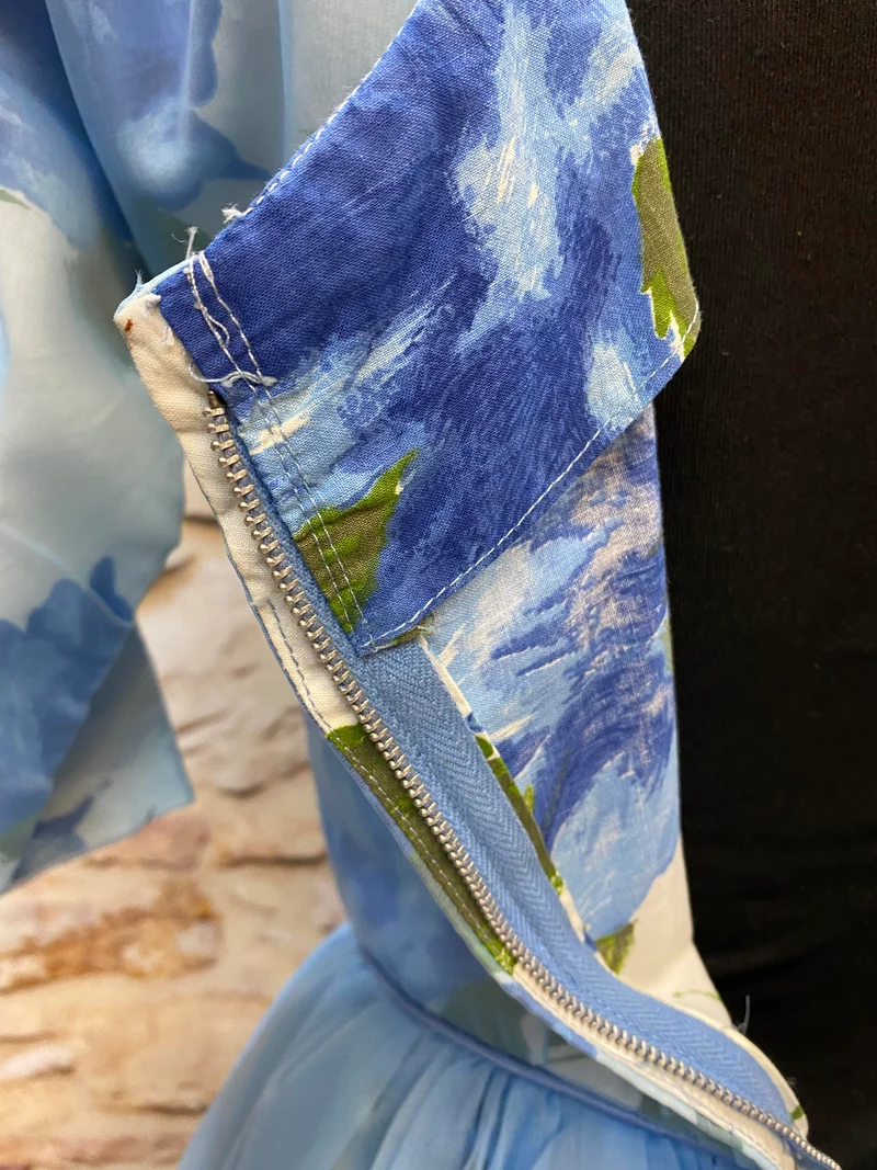 Original Vintage 50er Jahre Kleid Hellblau Gr. 32/34 – handgefertigtes Blumenkleid mit Tüllrock