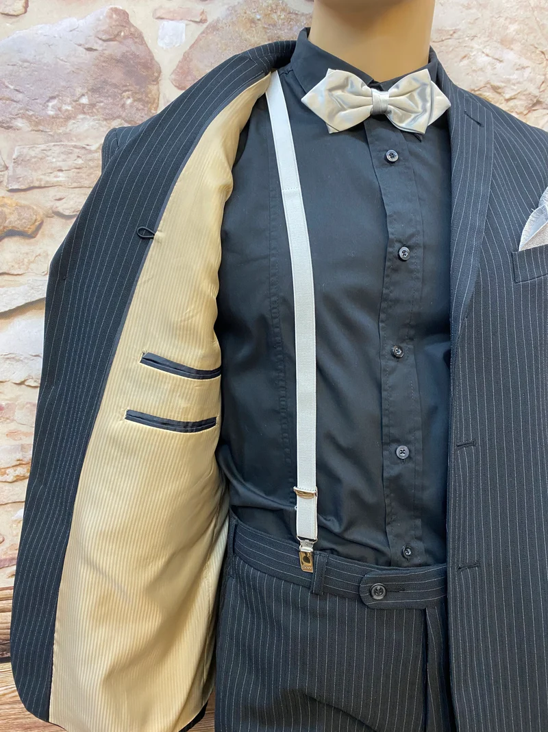 Nadelstreifenanzug Herren Gr. 25 – 20er Jahre Stil mit hellgrauen Accessoires