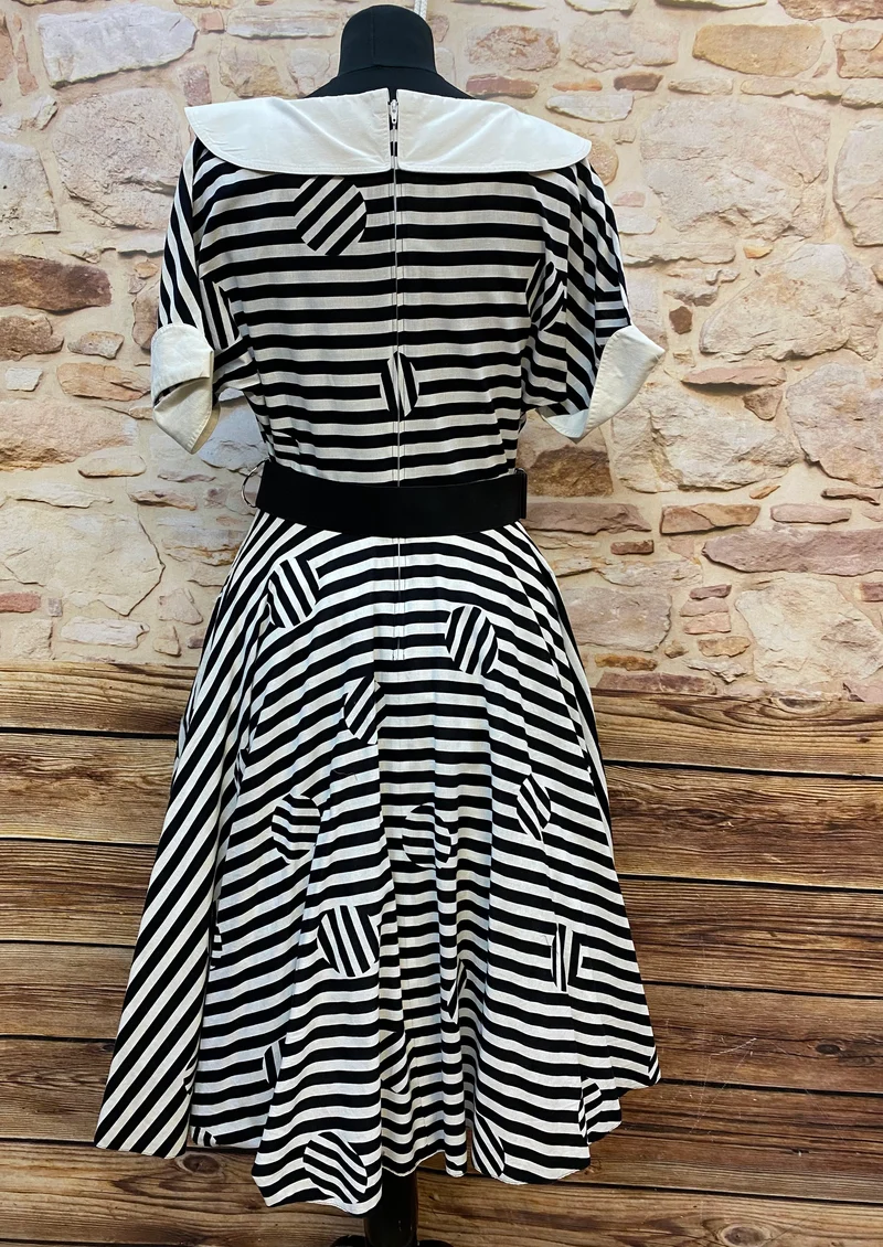 Vintage 50er Jahre Swingkleid Schwarz-Creme Gr. 36 – gestreiftes Rockabilly Kleid mit weitem Rock