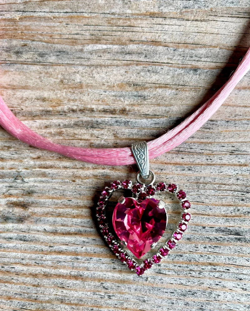 Trachten Kette rosa Satinband mit Swarowski Herz