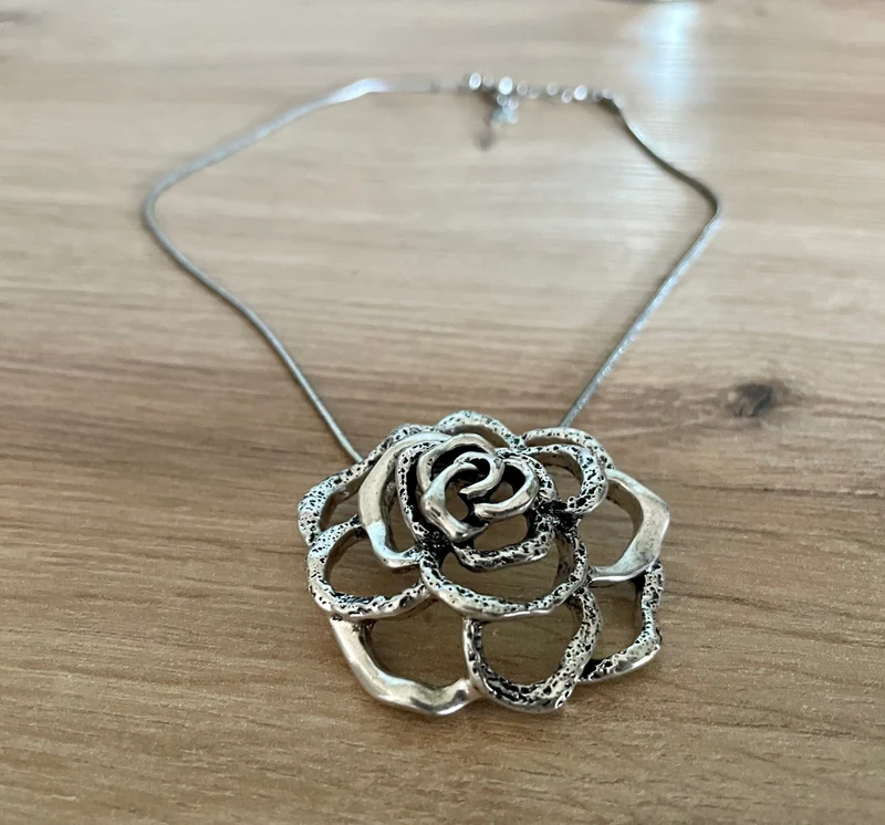 Trachten Kette mit großem Rosenanhänger Vintage