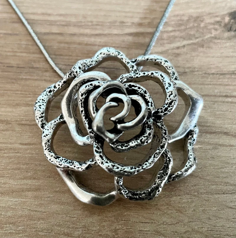 Trachten Kette mit großem Rosenanhänger Vintage