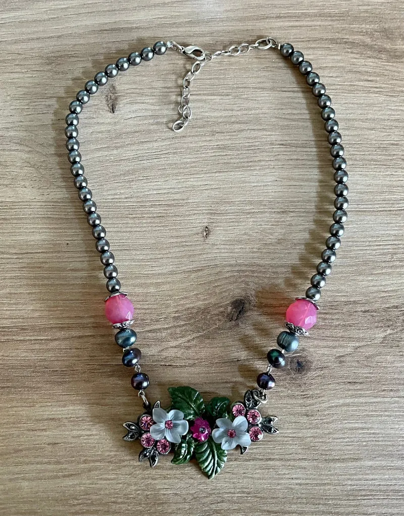 Trachten Kette Collier, pink, grau Blüten Perlen