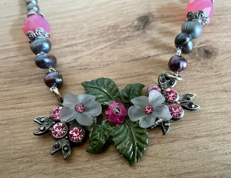 Trachten Kette Collier, pink, grau Blüten Perlen