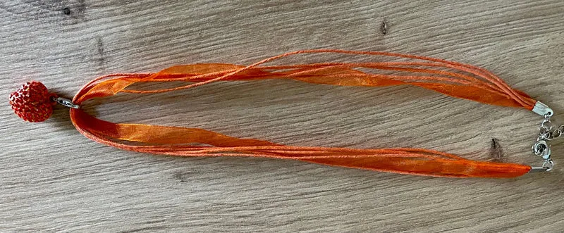 Trachten Kette mit Herz und Strass, verschiedene Farben
