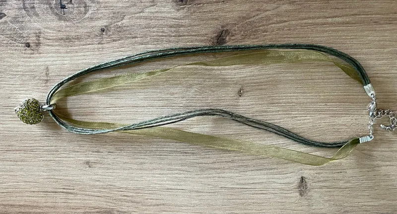 Trachten Kette mit Herz und Strass, verschiedene Farben