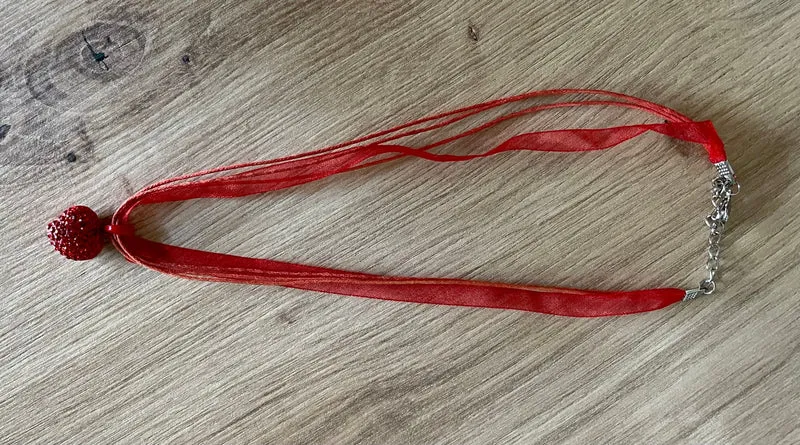 Trachten Kette mit Herz und Strass, verschiedene Farben