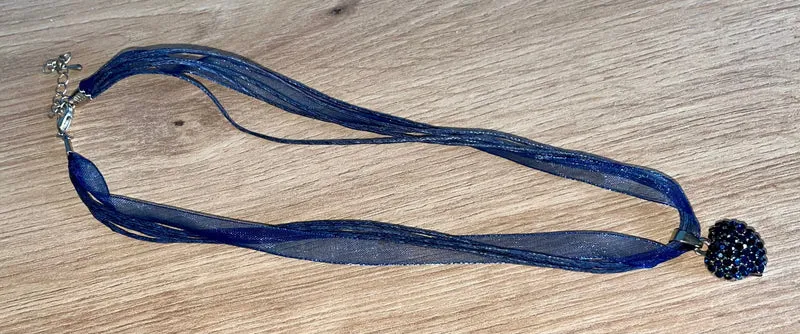 Trachten Kette mit Herz und Strass, verschiedene Farben