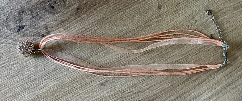 Trachten Kette mit Herz und Strass, verschiedene Farben