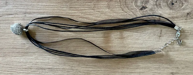 Trachten Kette mit Herz und Strass, verschiedene Farben