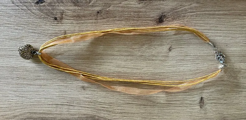 Trachten Kette mit Herz und Strass, verschiedene Farben