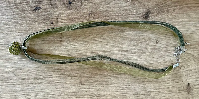 Trachten Kette mit Herz und Strass, verschiedene Farben