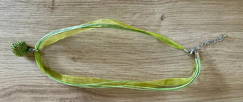 Trachten Kette mit Herz und Strass, verschiedene Farben