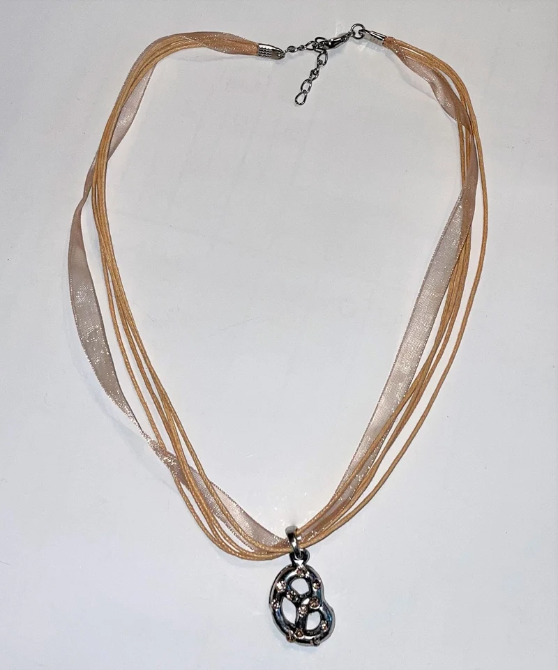 Trachten Kette mit Breze und Strass, verschiedene Farben