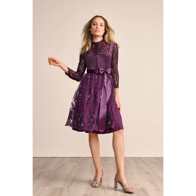 Dirndl Pine in beere