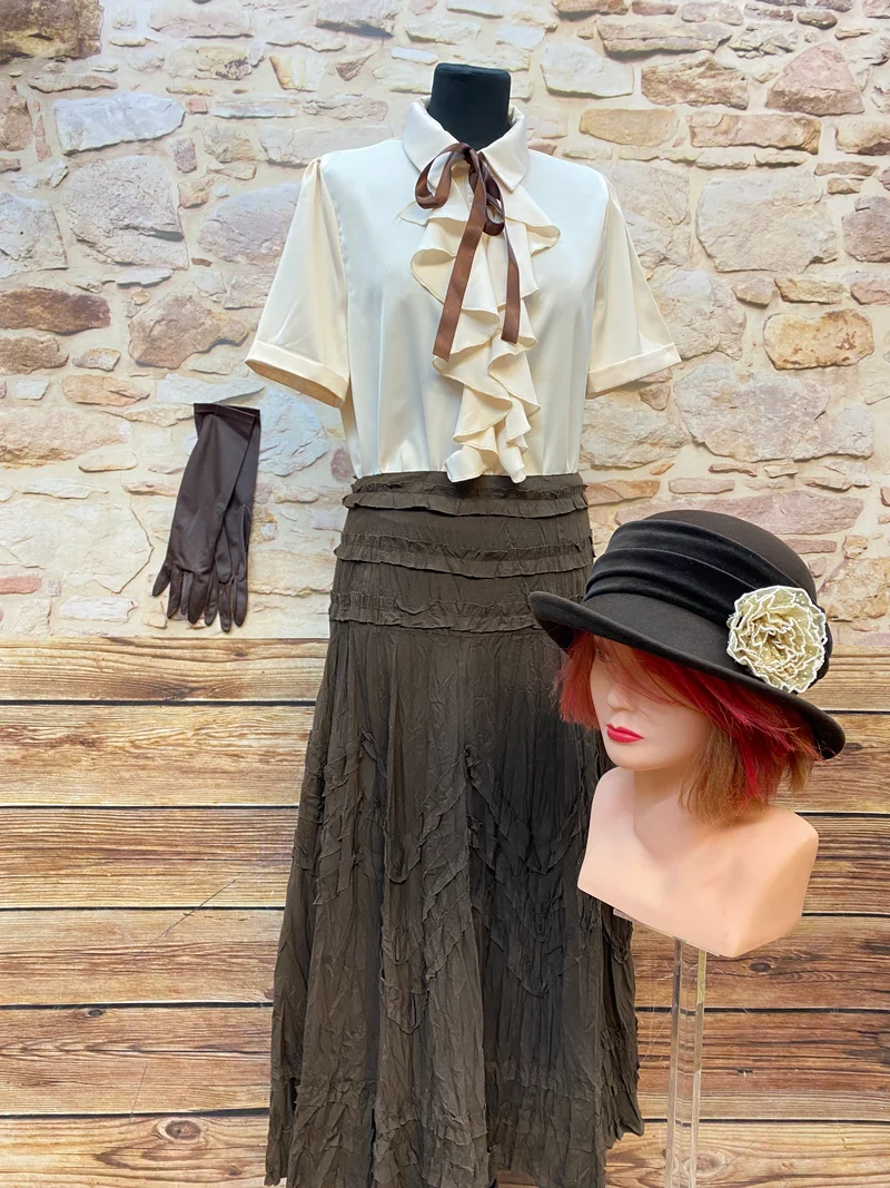 Damen Vintage Outfit Gr. 44 mit Rüschenbluse, langem Rock, Hut und Handschuhen