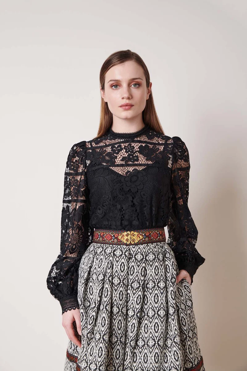 Trachtenbluse Loredina schwarz Spitze