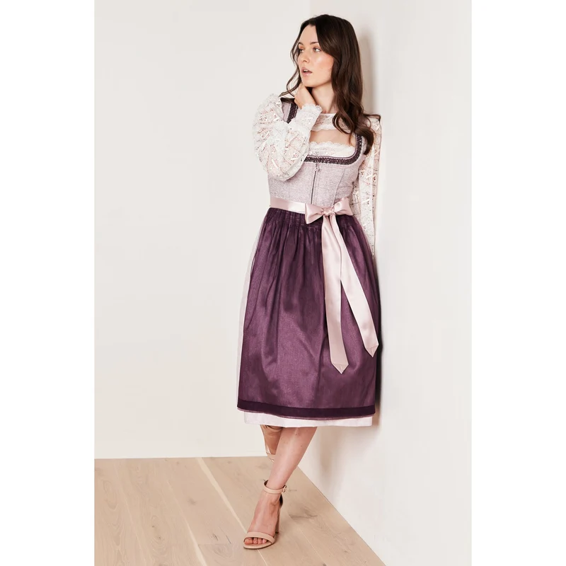 Dirndl in flieder