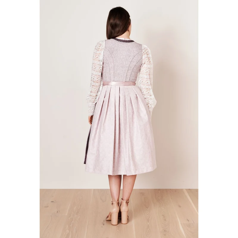 Dirndl in flieder