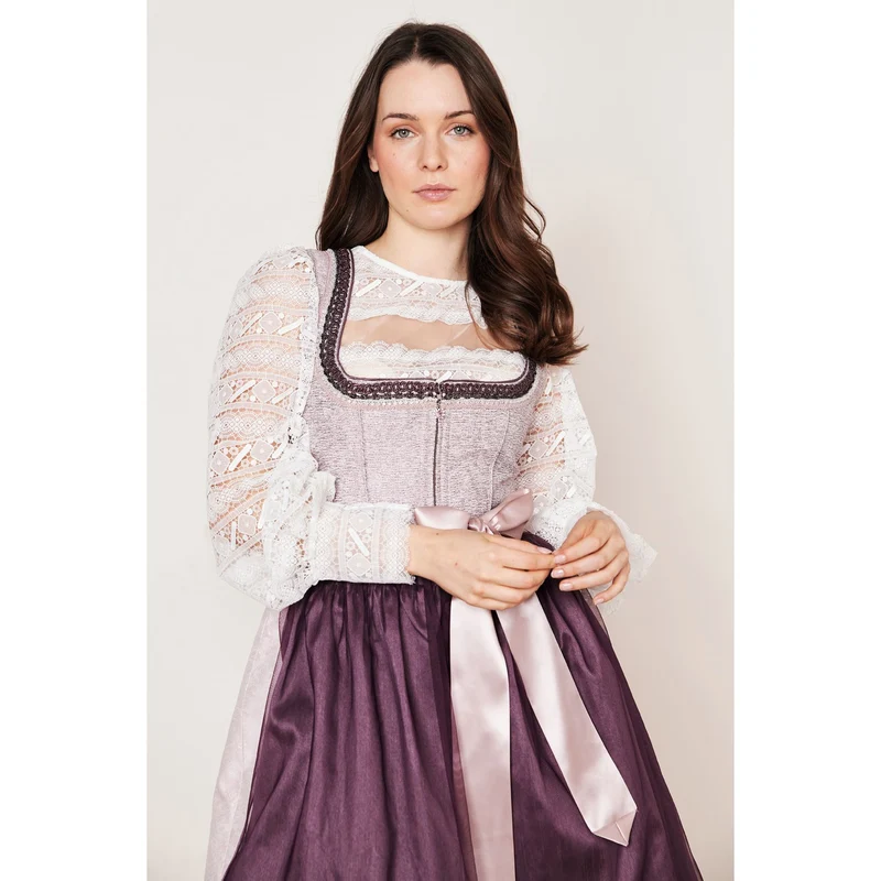 Dirndl in flieder