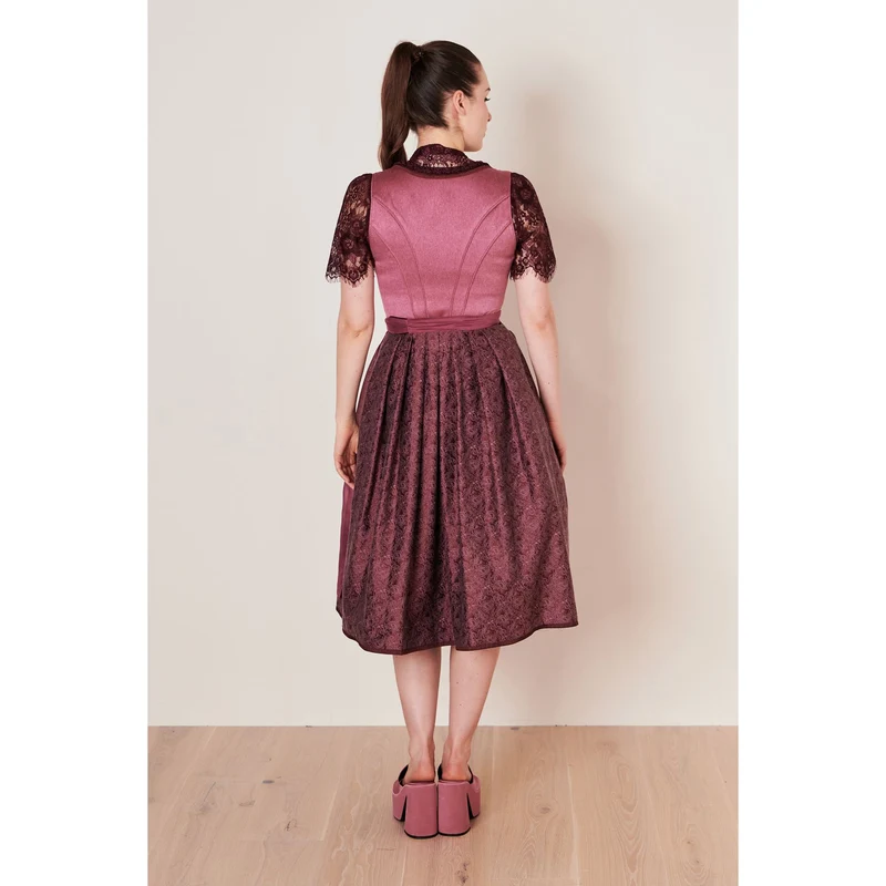 Dirndl in beere