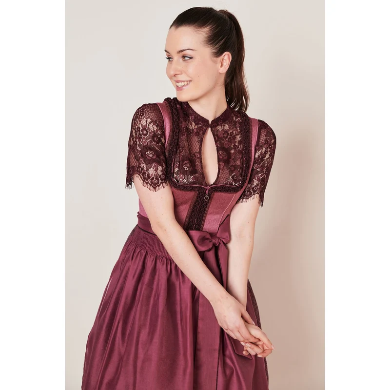 Dirndl in beere