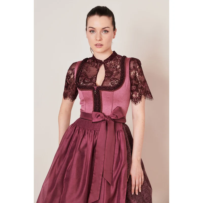 Dirndl in beere